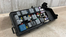Load image into Gallery viewer, 2005 2007 Corvette C6 Engine Under Hood Fuse Box Block OEM GM 21996326 Z06 5K