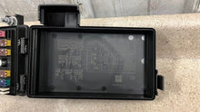 Load image into Gallery viewer, 2005 2007 Corvette C6 Engine Under Hood Fuse Box Block OEM GM 21996326 Z06 5K