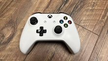 Load image into Gallery viewer, Microsoft Wireless Controller Xbox Series White Xbox One Used