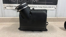 Load image into Gallery viewer, 2005 2006 Pontiac GTO Factory Air Intake System Cleaner Box Tube Assembly OEM GM
