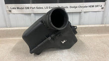 Load image into Gallery viewer, 2005 2006 Pontiac GTO Factory Air Intake System Cleaner Box Tube Assembly OEM GM