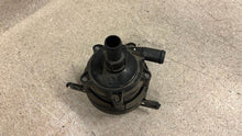 Load image into Gallery viewer, 12 15 Chevrolet Camaro ZL1 Intercooler Water Pump OEM GM 22901367 Used 46K