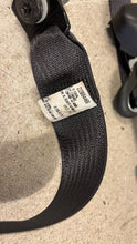 Load image into Gallery viewer, 13 15 Camaro SS Driver Passenger Front Seat Belt Retractor Assembly Pair GM