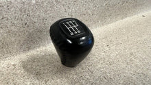 Load image into Gallery viewer, 97 04 Chevrolet Corvette C5 Factory Leather Black Manual Shifter Knob 6 Speed