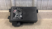 Load image into Gallery viewer, 2009 2013 Corvette C6 Engine Under Hood Fuse Box Block OEM GM 22739140 Z06 59K
