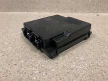 Load image into Gallery viewer, 16 17 18 Chevy Camaro SS Keyless Entry Control Module OEM GM 13508008
