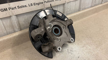 Load image into Gallery viewer, 10 15 Camaro SS RH Passenger Side Rear Spindle GM Knuckle Hub Right 92239046 39K
