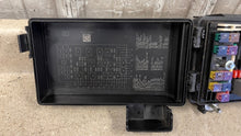 Load image into Gallery viewer, 2009 2013 Corvette C6 Engine Under Hood Fuse Box Block OEM GM 22739140 Z06 59K
