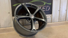 Load image into Gallery viewer, 10 13 Chevrolet C6 Corvette Factory 18&#39;&#39; Front Wheel 18x9.5 Speedline 9597860 GM
