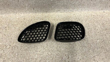 Load image into Gallery viewer, 98 02 Pontiac Firebird Trans AM WS6 Right Front Fender Grilles Vent GM Factory
