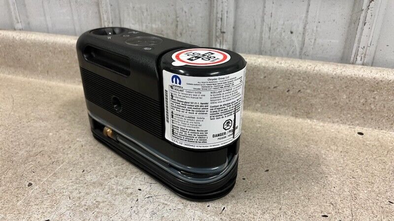 08 23 Dodge Challenger SRT Mopar OEM Tire Service Air Compressor Inflator
