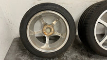 Load image into Gallery viewer, 00 04 C5 Corvette Factory 17&#39;&#39; 18&#39;&#39; Polishe Wheels 9593799 GM 18x9.5 17x8.5
