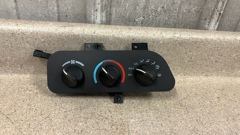 94 96 Chevrolet Camaro SS HVAC Controls A/C Heater Switches Temp OEM GM Climate