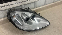 Load image into Gallery viewer, 05 08 C6 Corvette Z06 Passenger Headlight Assembly GM 25867780 Silver Right 21K
