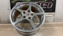 Load image into Gallery viewer, 00 04 Chevrolet Corvette C5 Front 17x8.5 Wheel Rim GM 9593797 Polished OEM 17&#39;&#39;
