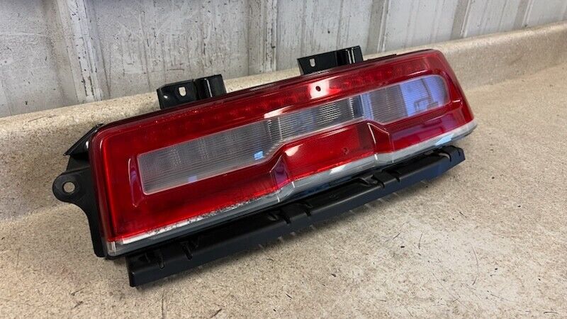 2014 2015 Chevrolet Camaro SS Passenger Tail Light OEM GM 2014 2015 Chevrolet Camaro SS Passenger Tail Light OEM GM