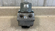 Load image into Gallery viewer, 06 13 Chevrolet Corvette C6 Anti Lock Brake Pump ABS Module OEM GM 25886839 21K
