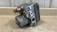 Load image into Gallery viewer, 06 13 Chevrolet Corvette C6 Anti Lock Brake Pump ABS Module OEM GM 25886839 21K
