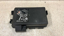 Load image into Gallery viewer, 2009 2013 Corvette C6 Engine Under Hood Fuse Box Block OEM GM 22739140 Z06 33K
