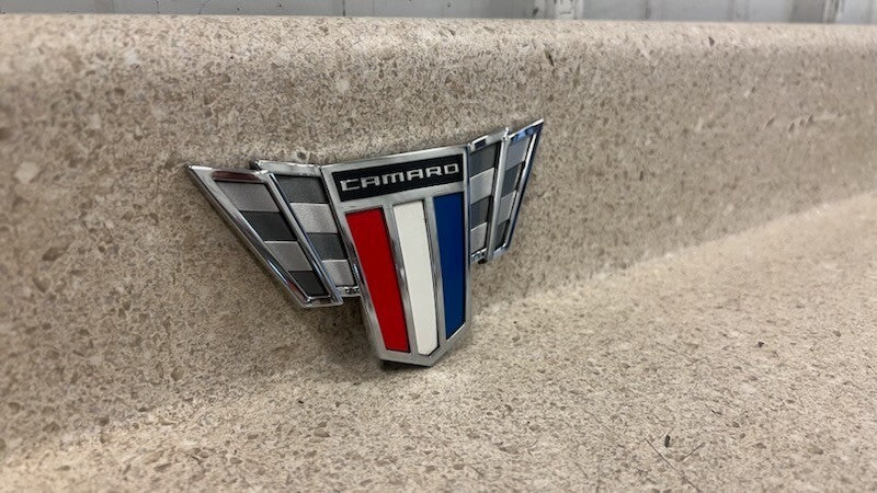 2010 2015 CAMARO COMMEMORATIVE EDITION FRONT FENDER EMBLEM GM 23171889 USED