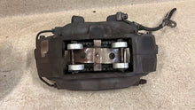 Load image into Gallery viewer, 2010 2015 Camaro SS Front Driver Passenger Brembo Brake Calipers Pair OEM
