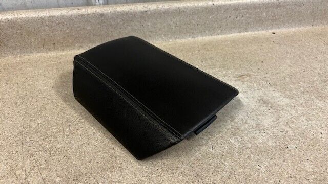 2010 2015 Camaro SS Center Console Lid Arm Rest OEM GM Leather Black Factory