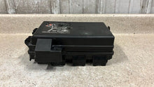 Load image into Gallery viewer, 2009 2013 Corvette C6 Engine Under Hood Fuse Box Block OEM GM 22739140 Z06 33K
