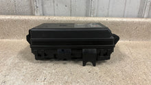 Load image into Gallery viewer, 2009 2013 Corvette C6 Engine Under Hood Fuse Box Block OEM GM 22739140 Z06 3K
