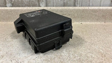 Load image into Gallery viewer, 2009 2013 Corvette C6 Engine Under Hood Fuse Box Block OEM GM 22739140 Z06 33K

