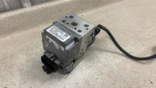 Load image into Gallery viewer, 2001 2004 C5 Corvette OEM ABS ANTI LOCK BRAKE PUMP MODULE SB Code 10306496
