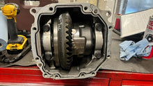 Load image into Gallery viewer, 2010 2015 Chevy Camaro SS 1LE 3.91 Manual Rear Differential USED OEM GM 22806794
