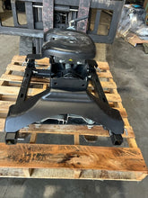 Load image into Gallery viewer, Q25 SERIES CURT 5TH WHEEL HITCH FOR 2018+ GM BED PUCK SYSTEM #16069  CAMPER KING
