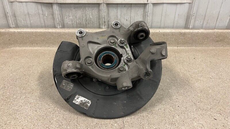 10 15 Camaro SS RH Passenger Side Rear Spindle GM Knuckle Hub Right 92239046 45K