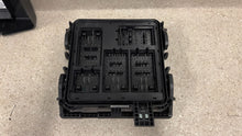 Load image into Gallery viewer, 2014 2017 Chevrolet SS Sedan Under Hood Engine Fuse Box OEM GM 92291800
