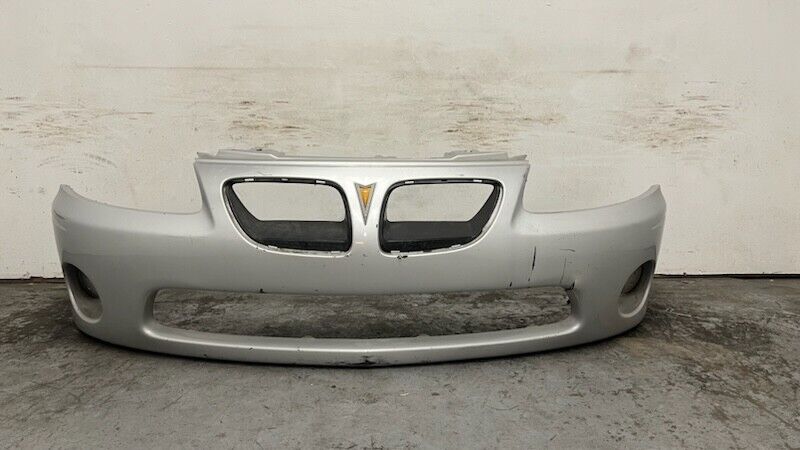 04 05 06 Pontiac GTO Factory Front Bumper Cover Assembly Silver GM OEM Crack