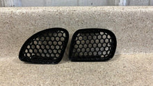 Load image into Gallery viewer, 98 02 Pontiac Firebird Trans AM WS6 Right Front Fender Grilles Vent GM Factory
