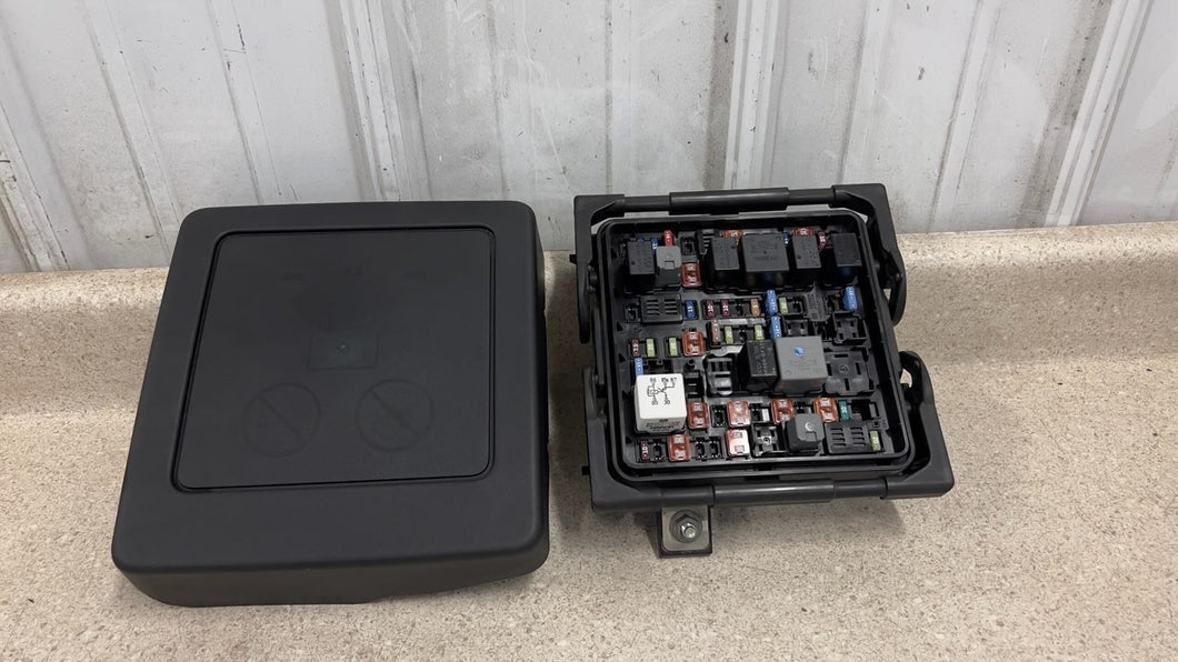 2014 2017 Chevrolet SS Sedan Under Hood Engine Fuse Box OEM GM 92291800