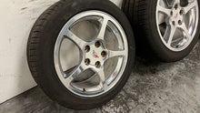 Load image into Gallery viewer, 00 04 C5 Corvette Factory 17&#39;&#39; 18&#39;&#39; Polishe Wheels 9593799 GM 18x9.5 17x8.5
