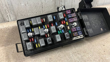 Load image into Gallery viewer, 2009 2013 Corvette C6 Engine Under Hood Fuse Box Block OEM GM 22739140 Z06 3K
