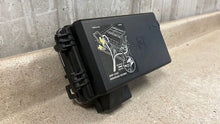 Load image into Gallery viewer, 2005 2007 Corvette C6 Engine Under Hood Fuse Box Block OEM GM 21996326 Z06 ZR1
