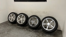 Load image into Gallery viewer, 00 04 C5 Corvette Factory 17&#39;&#39; 18&#39;&#39; Polishe Wheels 9593799 GM 18x9.5 17x8.5
