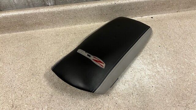 05 13 Chevrolet C6 Corvette Z06 Center Console Lid Armrest Black Gray Leather