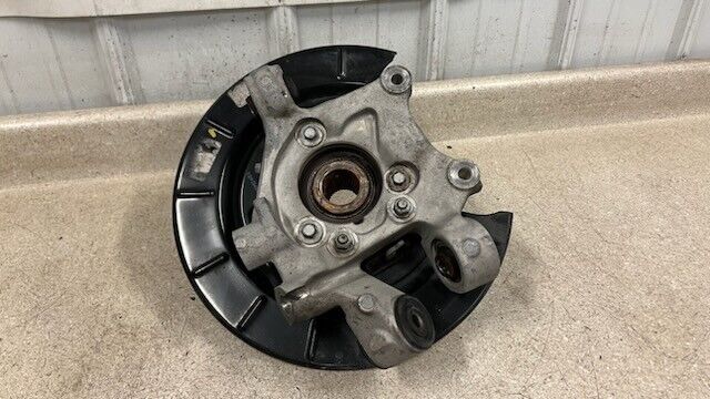 10 15 Camaro SS ZL1 RH Passenger Side Rear Spindle GM Knuckle Hub Right