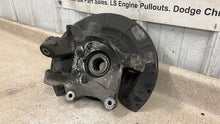 Load image into Gallery viewer, 10 15 Camaro SS RH Passenger Side Rear Spindle GM Knuckle Hub Right 92239046
