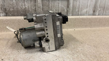 Load image into Gallery viewer, 1999 2000 C5 Corvette OEM ABS ANTI LOCK BRAKE PUMP MODULE 09360921 GM 57K MILES!
