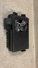 Load image into Gallery viewer, 2009 2013 Corvette C6 Engine Under Hood Fuse Box Block OEM GM 22739140 Z06 3K
