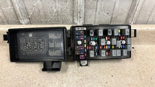 Load image into Gallery viewer, 2009 2013 Corvette C6 Engine Under Hood Fuse Box Block OEM GM 22739140 Z06 33K

