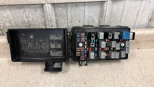 2009 2013 Corvette C6 Engine Under Hood Fuse Box Block OEM GM 25954867 Z06 17K