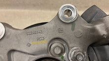 Load image into Gallery viewer, 10 15 Camaro SS RH Passenger Side Rear Spindle GM Knuckle Hub Right 92239046 45K
