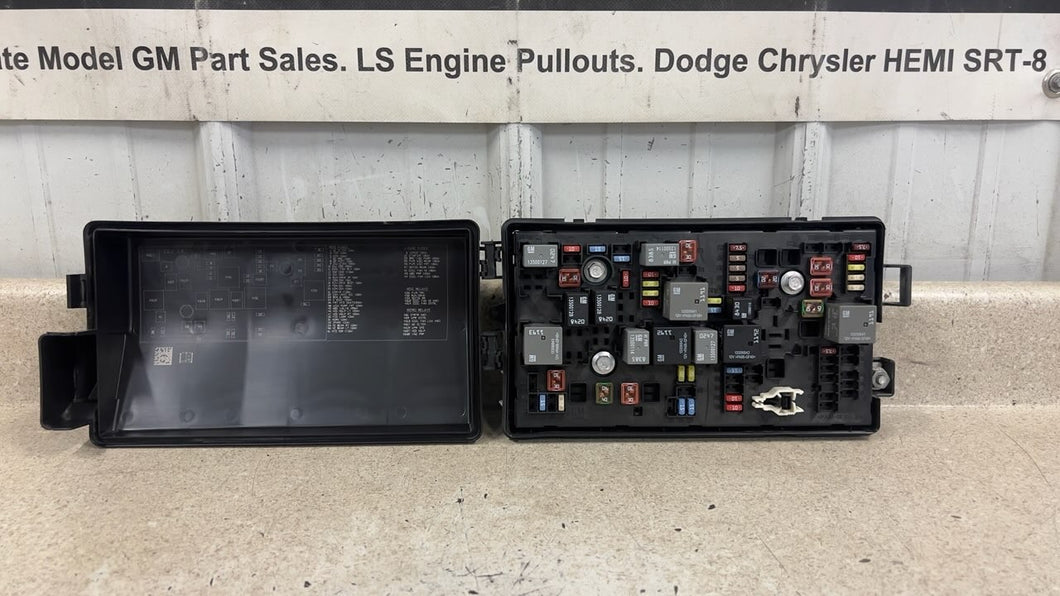 2012 2015 Camaro SS Engine Under Hood Fuse Box Block Assembly OEM GM 22760635